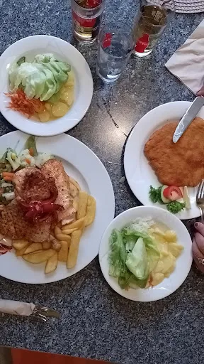 Meli's Cafe Restaurant