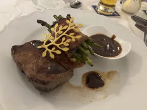 Hirschenhof Aparthotel & Restaurant