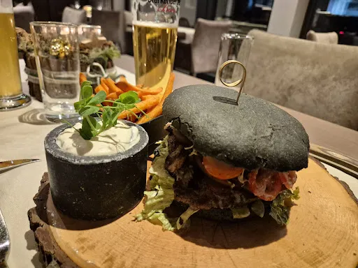 Bild von VIER Studios & Restaurant