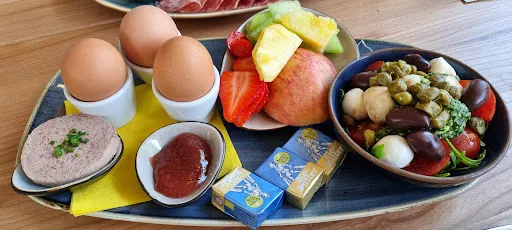 Bild von Deli Lounge Cafe Restaurant