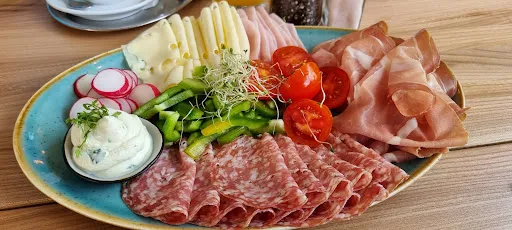 Bild von Deli Lounge Cafe Restaurant