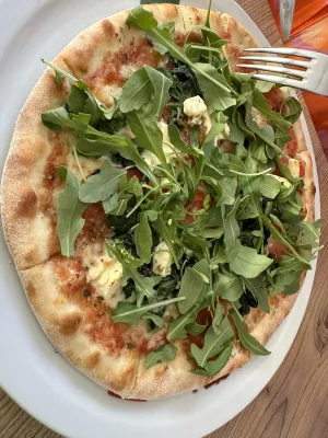 MECK's PIZZERIA - RESTAURANT - CAFÉ UNI - TREFF