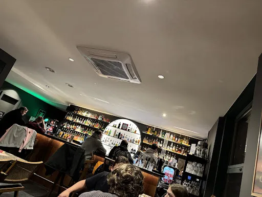 Bild von Aristocrate Bar & Restaurant