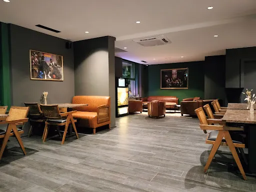 Bild von Aristocrate Bar & Restaurant