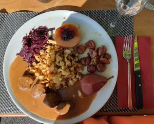 Café restaurant de la place