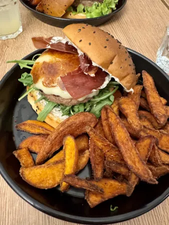 Bild von Qui Résiste ? | Burger Lausanne