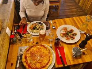 Le Francis Restaurant & Pizzeria
