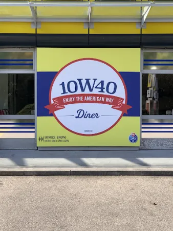 Bild von 10W40 Bistro | Route 44 Diner & Cake Escape