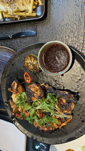 WACA Restaurant Nikkei & Grill