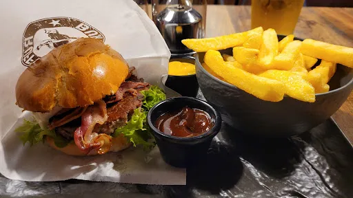 Bild von Ruff's Burger Haar