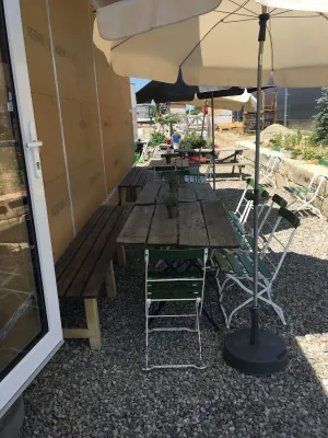 Karina’s Imbiss Hütte