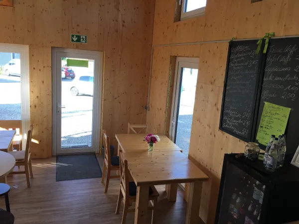 Karina’s Imbiss Hütte