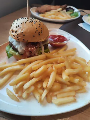 Timeless – Cafe . Restaurant . Bar