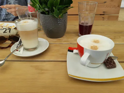 Bild von See La Vie Fischrestaurant Tegernsee jetzt Shakira‘s Bistro! Neuer Standort!