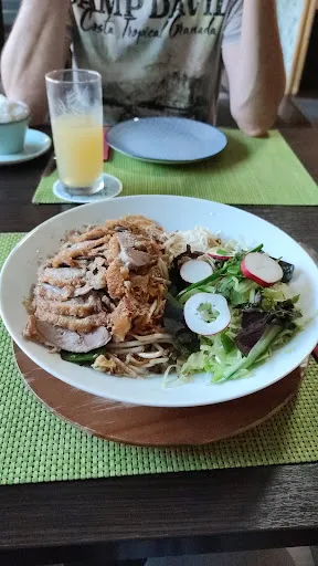 Tam Nhu Vietnamesische Küche und Sushi Bar Café