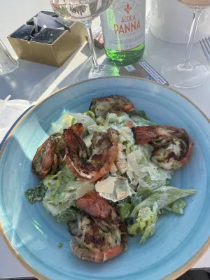 H’ugo’s Beach Club