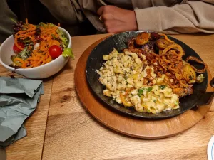 KOMMOD - gemütlich essen & trinken