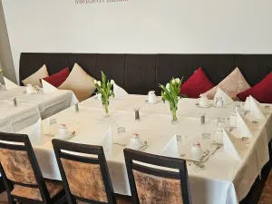 Restaurant Pinseria Eisdiele Bahnhofs-Eck