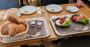 Aroma Brot trifft Bohne | Café, Bäckerei & Konditorei