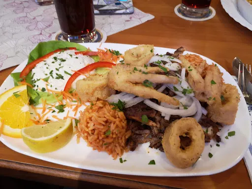 Bild von TAVERNA BEI NIKO Donnerstag Freitag und Samstag Griechische Küche, Sonntag Montag und Dienstag ,PIZZA UND NUDELN