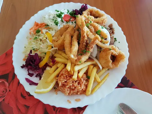 Bild von TAVERNA BEI NIKO Donnerstag Freitag und Samstag Griechische Küche, Sonntag Montag und Dienstag ,PIZZA UND NUDELN