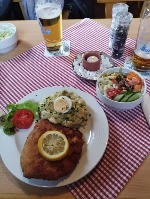 Gaststätte Hofmann "Zur Manda" - Pächter Alexander Möhrer