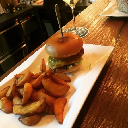Bild von McDaniels - Bar Burgerrestaurant